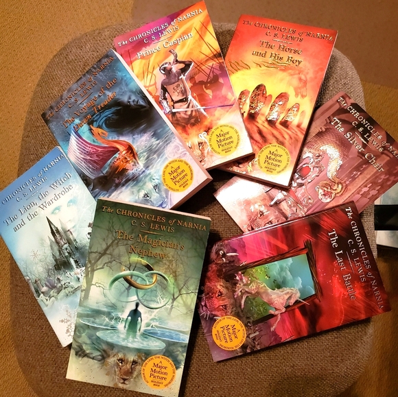 The Chronicles of Narnia Boxed Softcover Seven Book Set - Picture 15 of 16